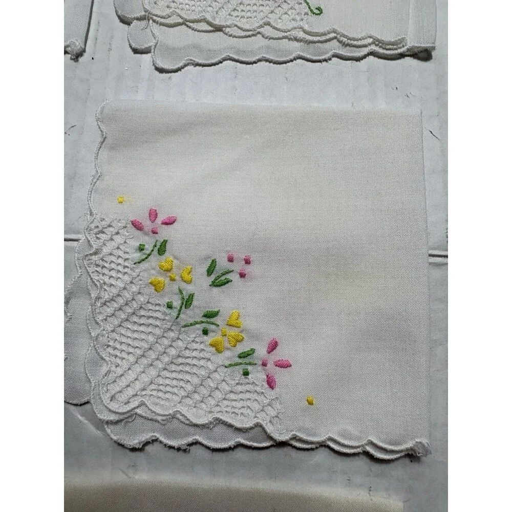 Vintage Embroidered Napkins Set 18 Floral Lace Crochet Scalloped Edge